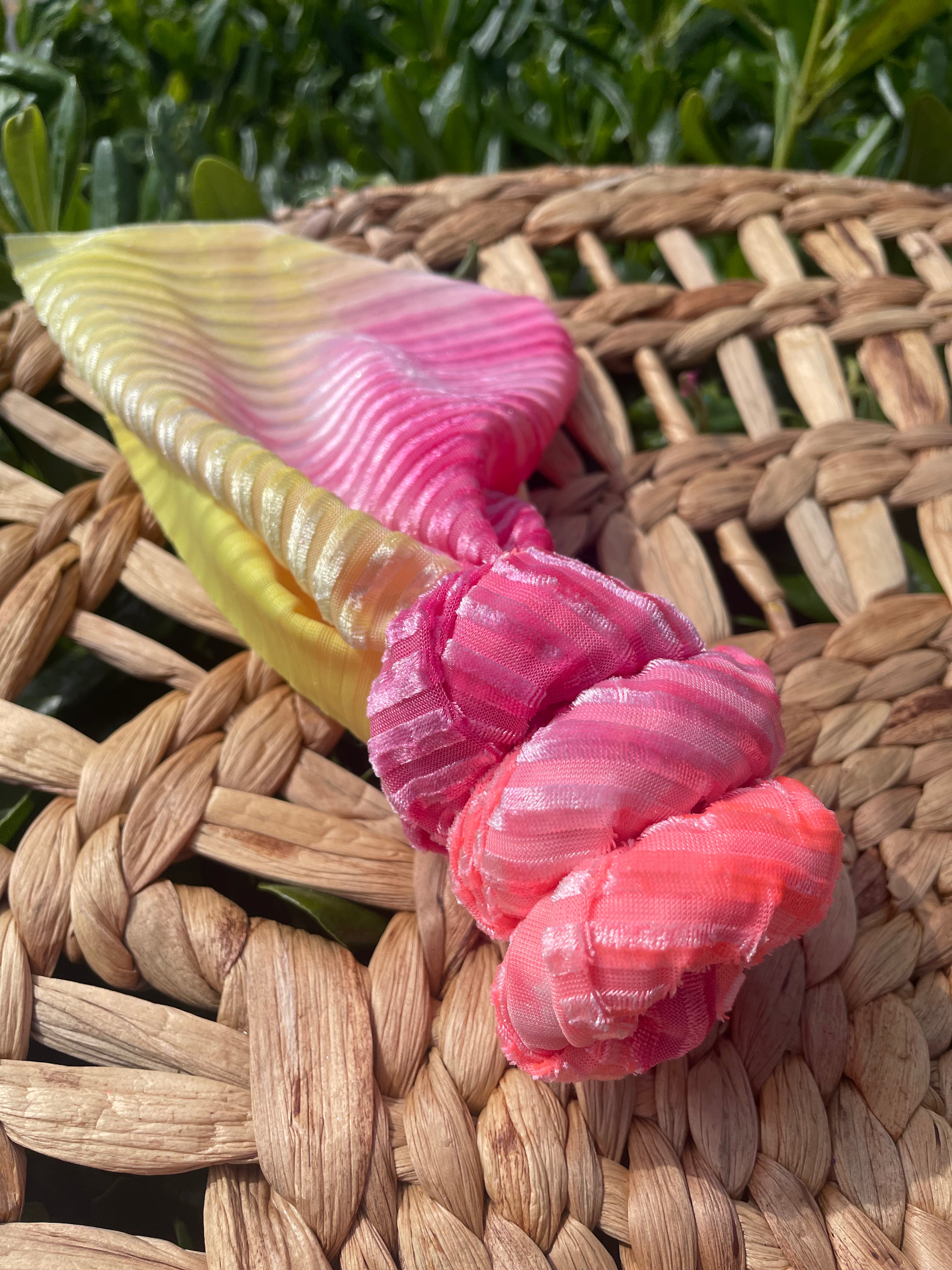 Multicolor Knot