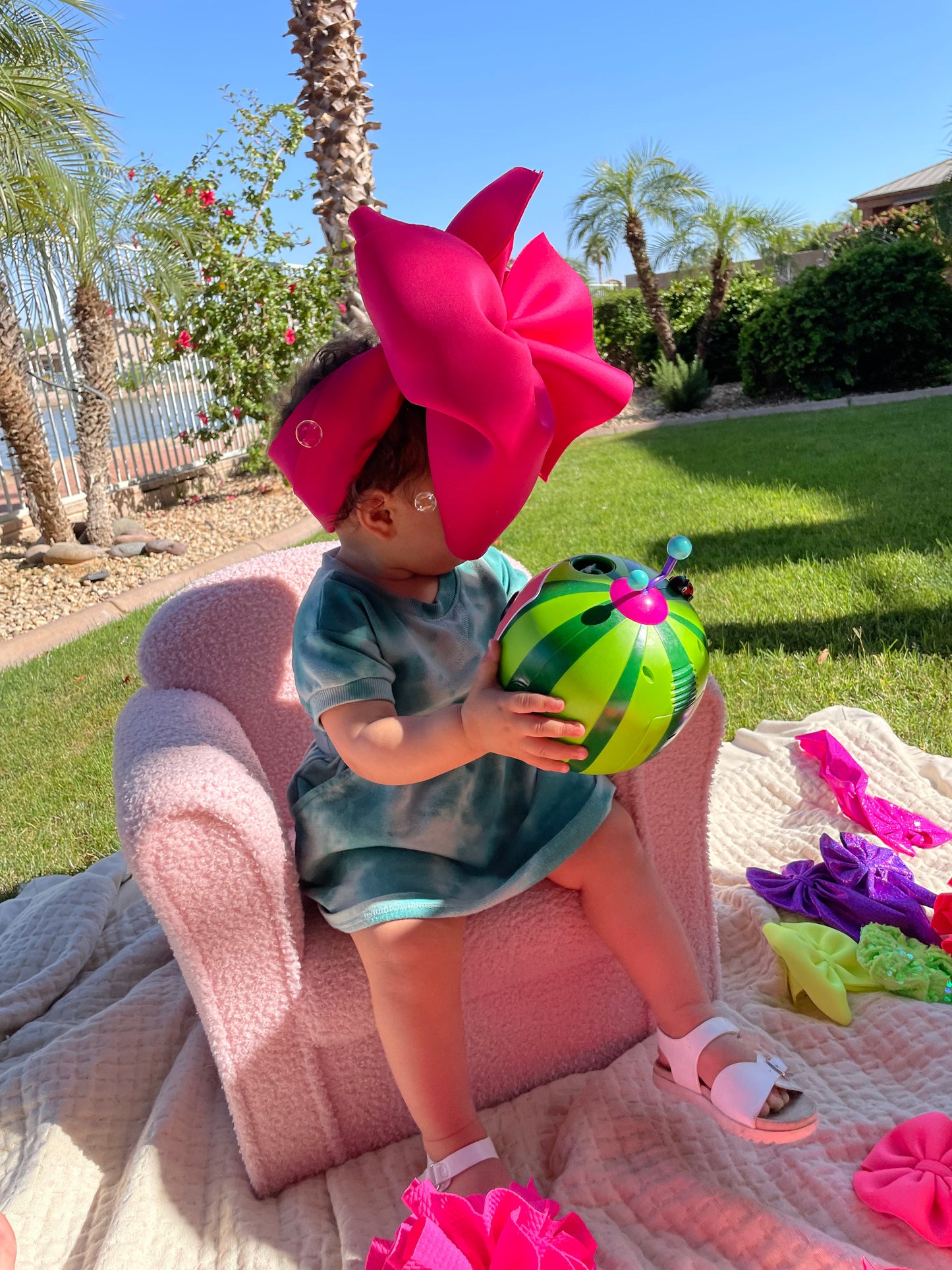 Bigger Than Texas Bow - PLAIDS